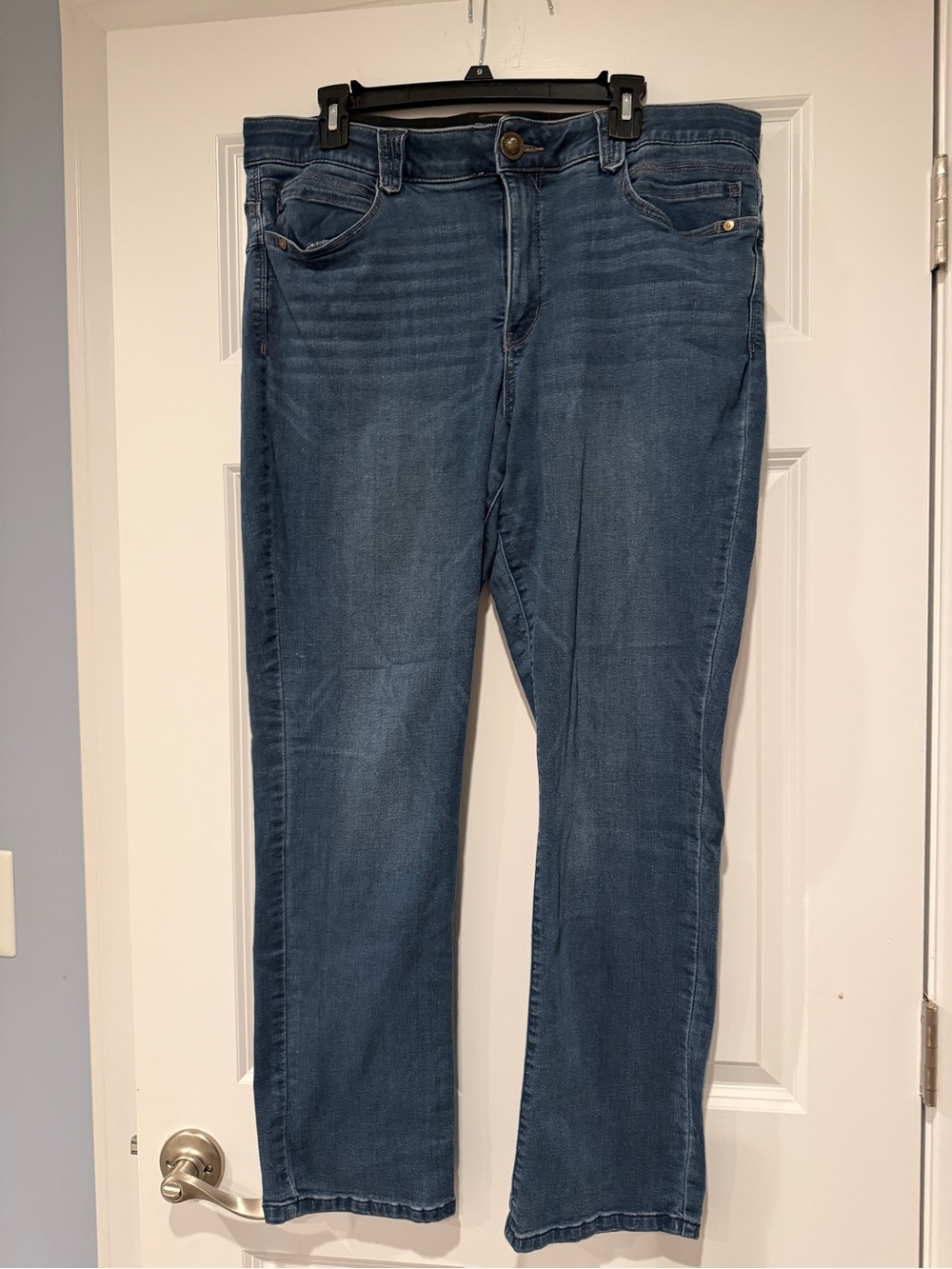 Democracy “ab”solution Straight-Leg Women's Jeans in Medium Blue Wash